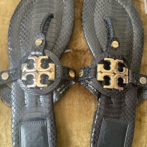 Classic Tory sandal in great condition